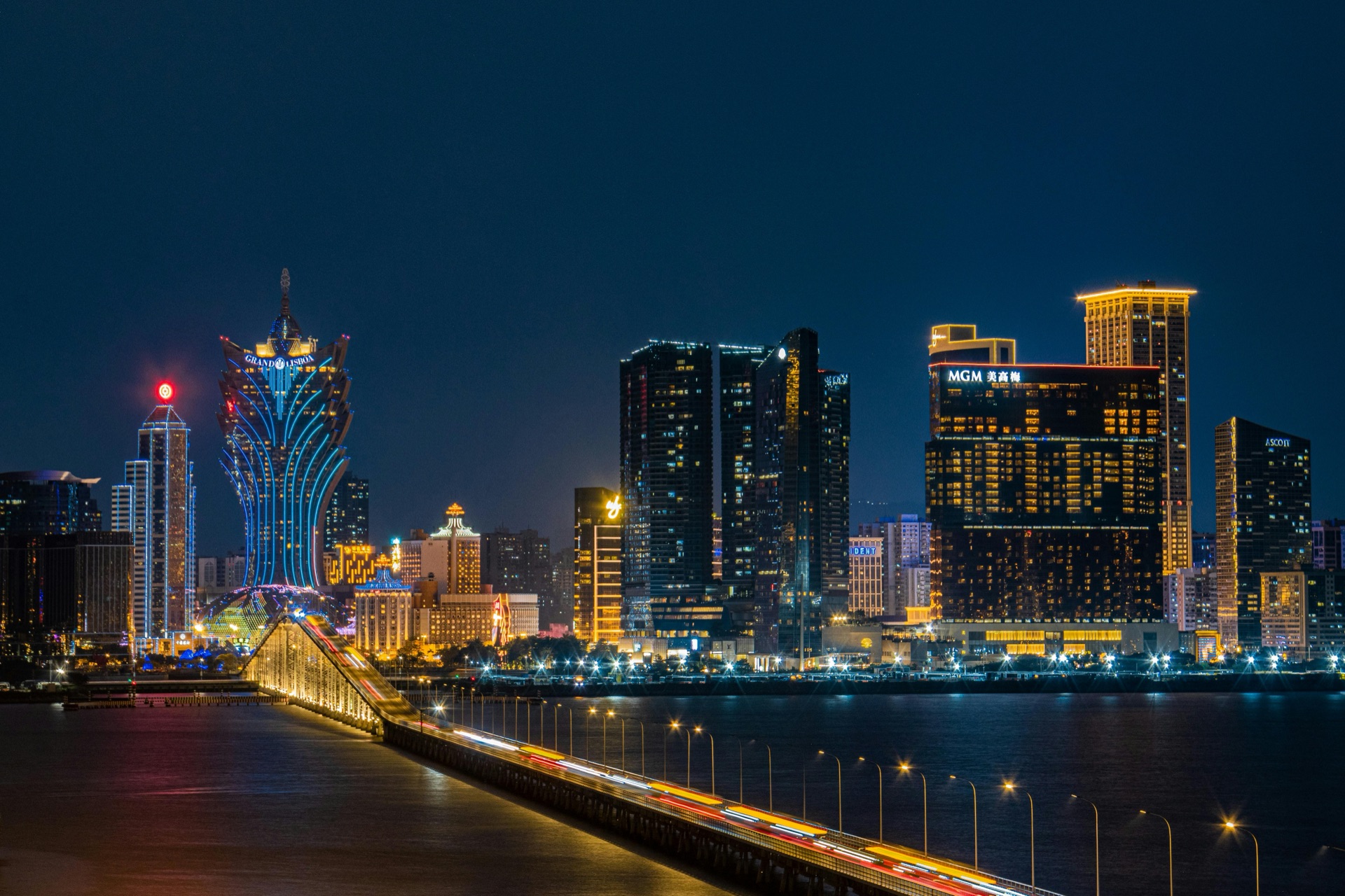 Macau sauna VIP concierge — Cotai casino skyline at night, luxury chauffeur pickup