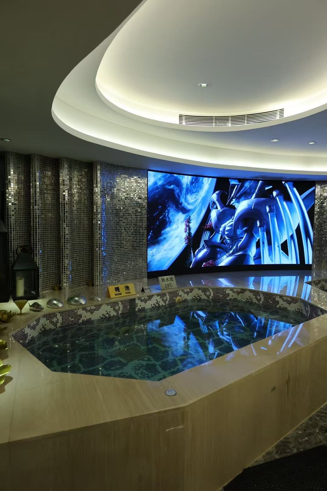 Bathtub Room